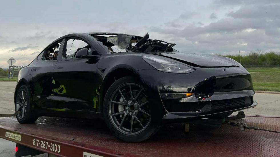 Tesla Model 3 άρπαξε φωτιά εσωτερικά εν κινήσει και έγινε κάρβουνο! 